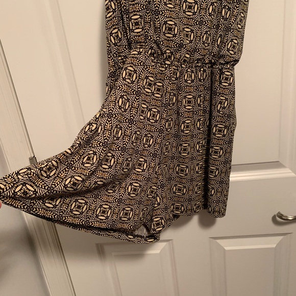 Target gold black romper with back fastener - Picture 3 of 5
